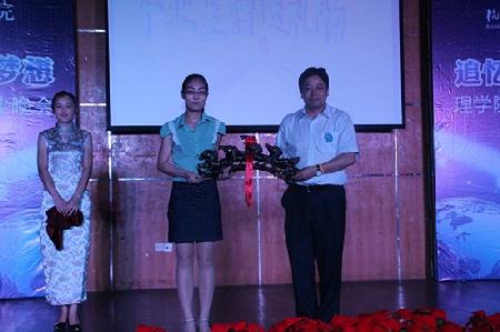 毕业生赠送百家乐游戏
礼物