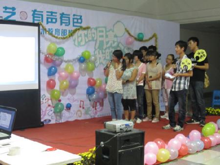 诗乐大比拼,同学努力回忆