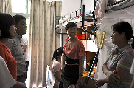 百家乐游戏
领导走访新生寝室 百家乐游戏
领导走访新生寝室