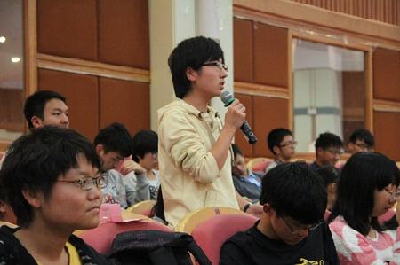 同学回答问题 同学回答问题