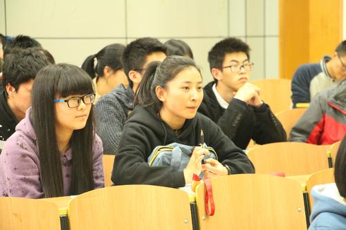 台下听讲的观众