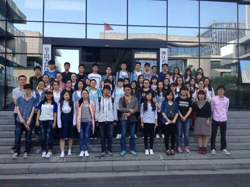 百家乐游戏-百家乐在线游戏遥感地学系师生参观浙江省地理信息产业园