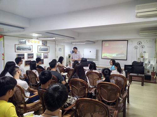 百家乐游戏
领导进行大赛点评