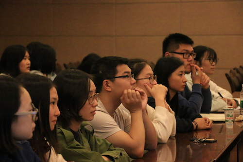 3理百家乐游戏
组织师生观看十九大开幕式1